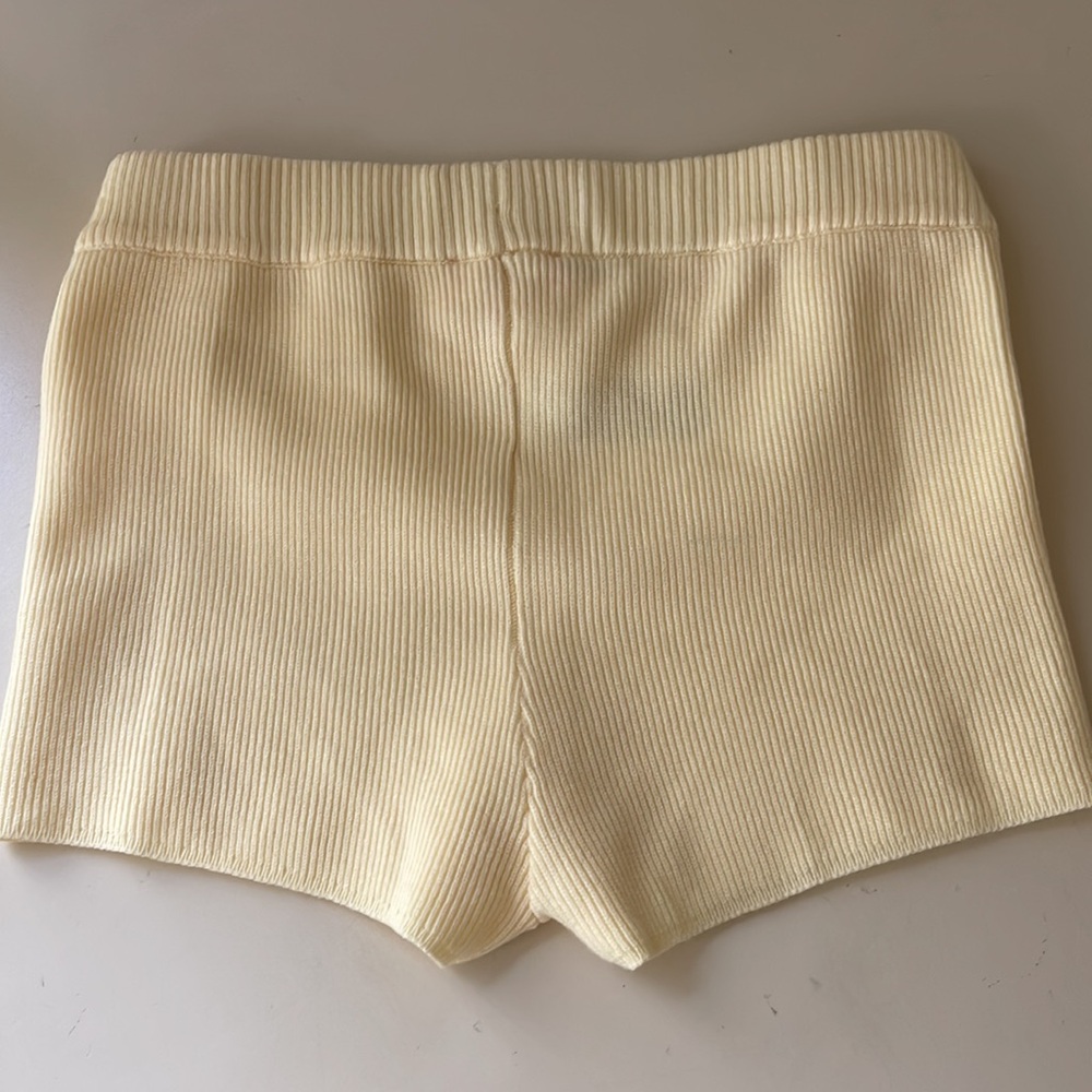 Edikted Lorie Mid Rise Ribbed Knit Shorts - Picture 5 of 6